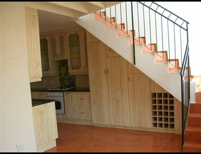 2 BEDROOM TOWNHOUSE TO LET IN LONEHILL